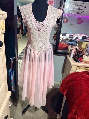 Vintage NWOT Delicate Pink Lace & Chiffon Nightgown Dress - M